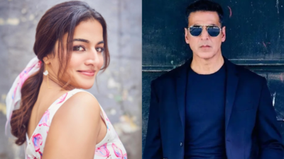 Akshay Kumar, Naomika Saran Spotted Out