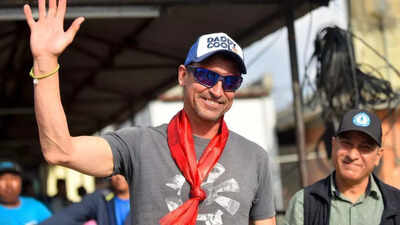 Kenton Cool, British mountaineer, makes 19th ascent of Mount Everest, setting new non-Sherpa record