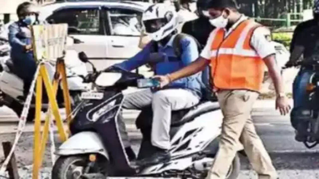 8 crore challans issued in '24, Bengaluru rider alone racked up Rs 2.91  lakh in fines: Report - The Times of India