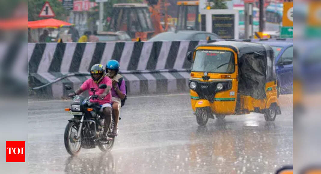 Heavy rainfall predicted in Bangalore, Tamil Nadu, Pune, Kerala; are schools closed?