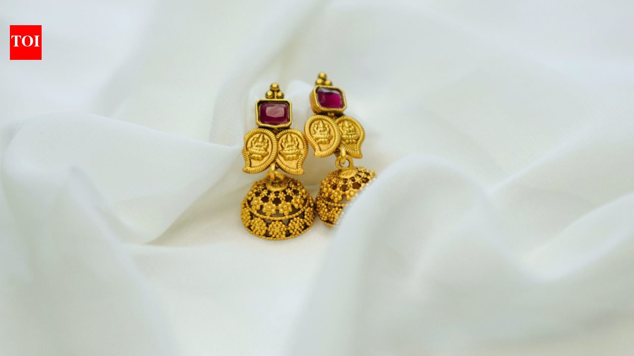 Temple Earrings: Gorgeous Temple Earrings To Elevate Your Ethnic Look ...