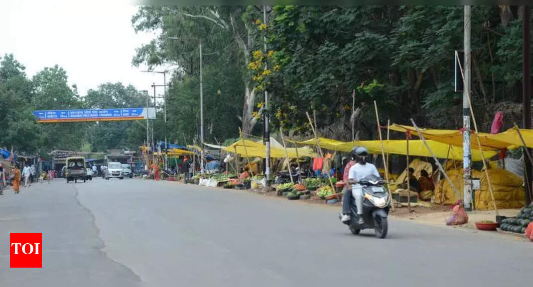 Evicted Vendors Return to Morhabadi Market After Days