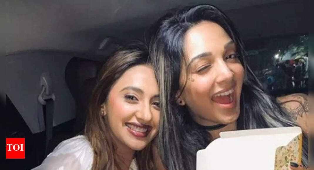 आष्शा रंजन कपूर से पता चलता है कि कबीर सिंह की सफलता के बावजूद किआरा आडवाणी ने सेट पर “मुझे दयालुता के साथ लगभग मार डाला”: “वह इस माँ की तरह लग रही थी”