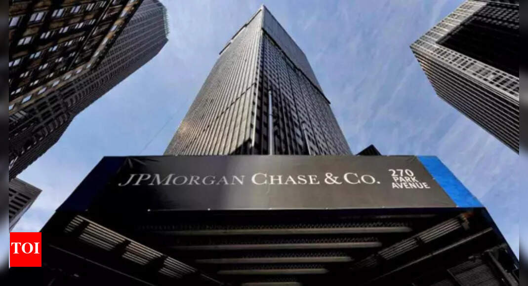 JPMorgan Chase to managers: 'Resist hiring, remember attrition … '