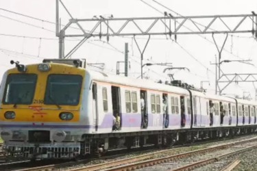 Signal work delays trains, triggers chaos at Hwh stn, RAF deployed |  Kolkata News - Times of India