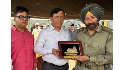 उत्तराखंड में सीमा 2 पर शूटिंग की सनी देओल, फिल्मों के विकास के लिए परिषद के जनरल डायरेक्टर से मिलता है