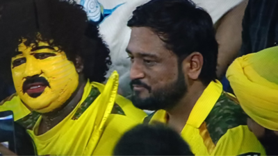 MS Dhoni’s Doppelgänger MS Dhoni’s doppelganger steals spotlight at CSK vs RR clash in Delhi