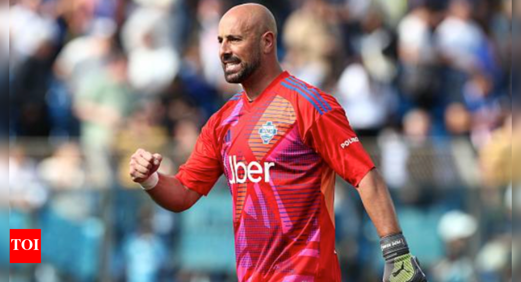 Legendary Goalkeeper Pepe Reina Retires After 26-Year Career