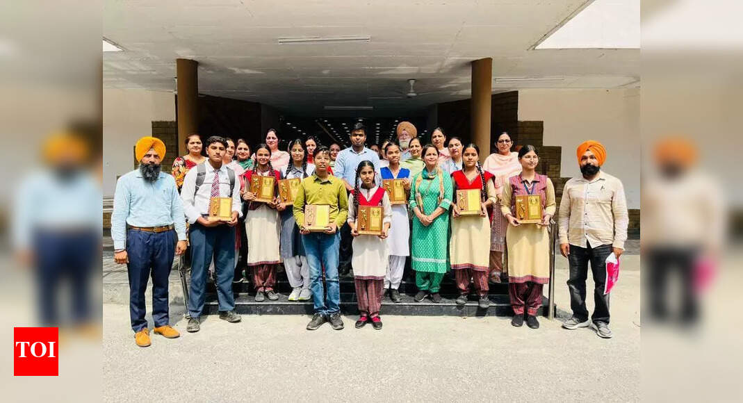 Ludhiana DC Honors Top Students from Classes X and XII