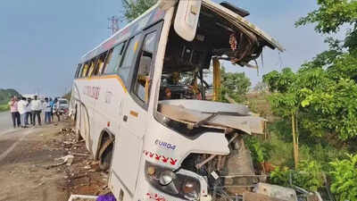 4 killed, 17 injured as bus, carrying wedding guests, rams into truck near Parigi
