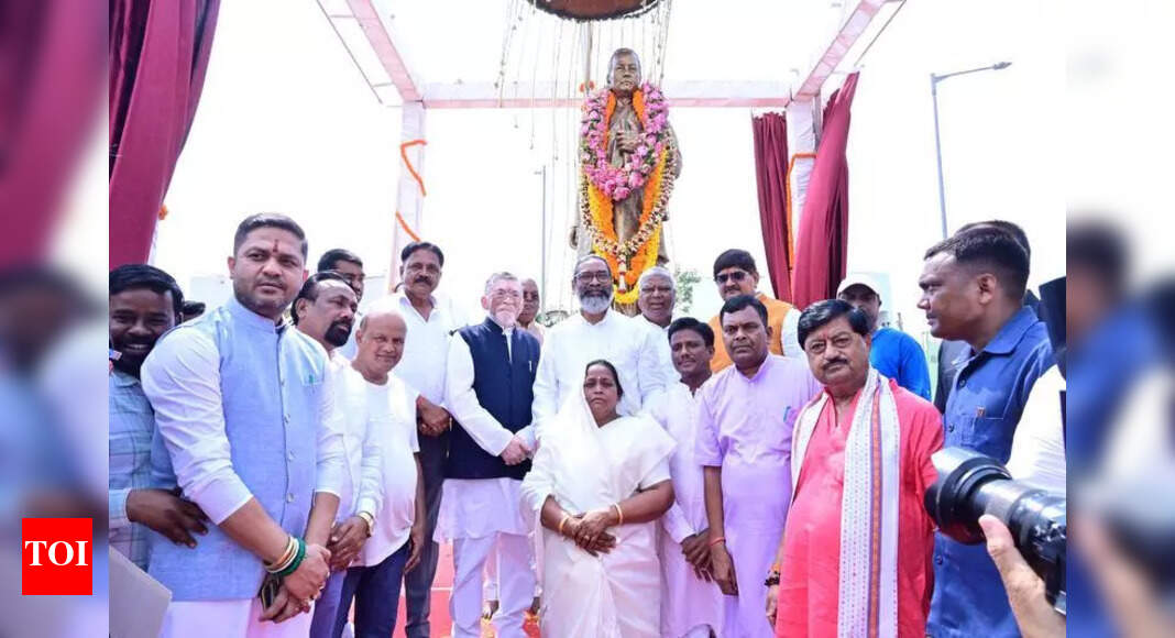 Jharkhand University Unveils Statue, Sparks Political Dispute