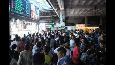 Signal work delays trains, triggers chaos at Hwh stn, RAF deployed |  Kolkata News - Times of India