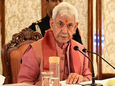 J&K lieutenant governor Manoj Sinha reviews Amarnath security, Mehbooba warns against war, Mirwaiz slams arrests