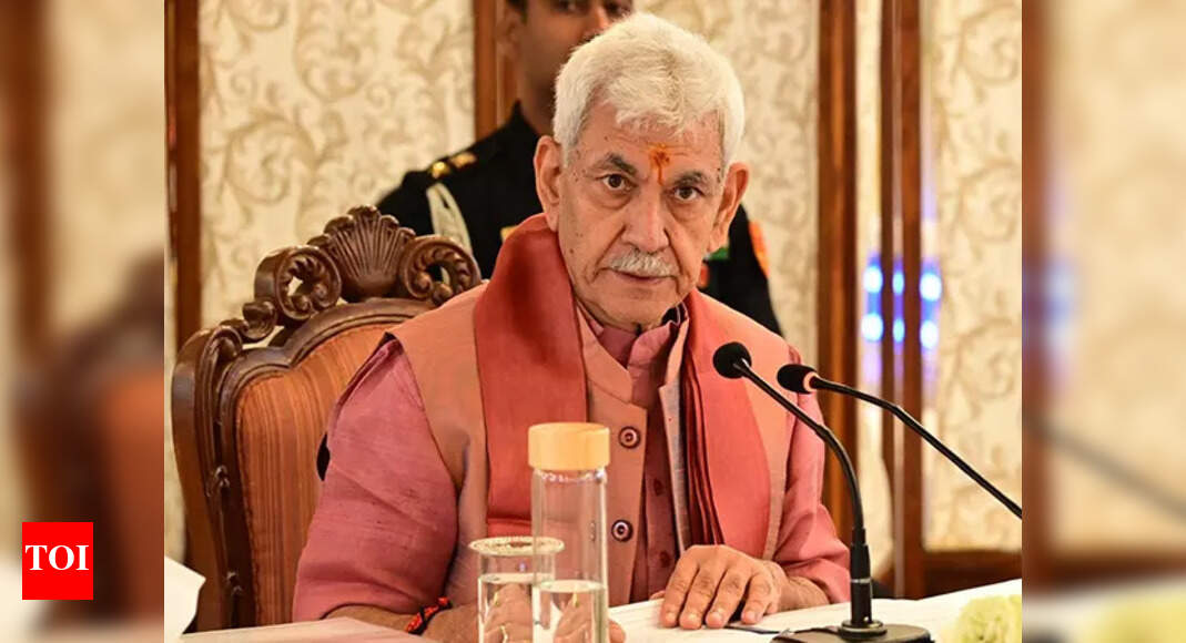 J & k -litenant गवर्नर मनोज सिच की समीक्षा सुरक्षा, मेहबुबा युद्ध के खिलाफ चेतावनी देता है, मिरुइज़ स्लोम्स गिरफ्तार | भारत समाचार