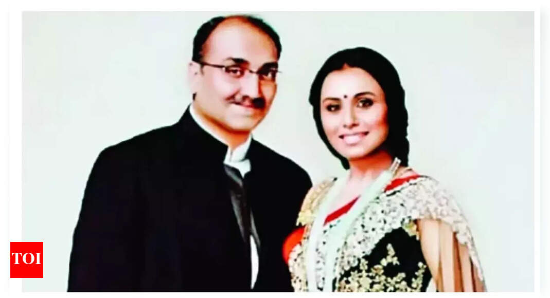 जब रानी मुखर्जी ने दिखाया कि आदित्य चोपड़ा के पति इस कारण से उसे दैनिक शाप देते हैं: “जिस दिन से उसने मुझसे शादी की …” |