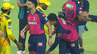 Vaibhav Suryavanshi (Screengrab) Internet reacts after 14-year-old IPL sensation Vaibhav Suryavanshi touches MS Dhoni's feet
