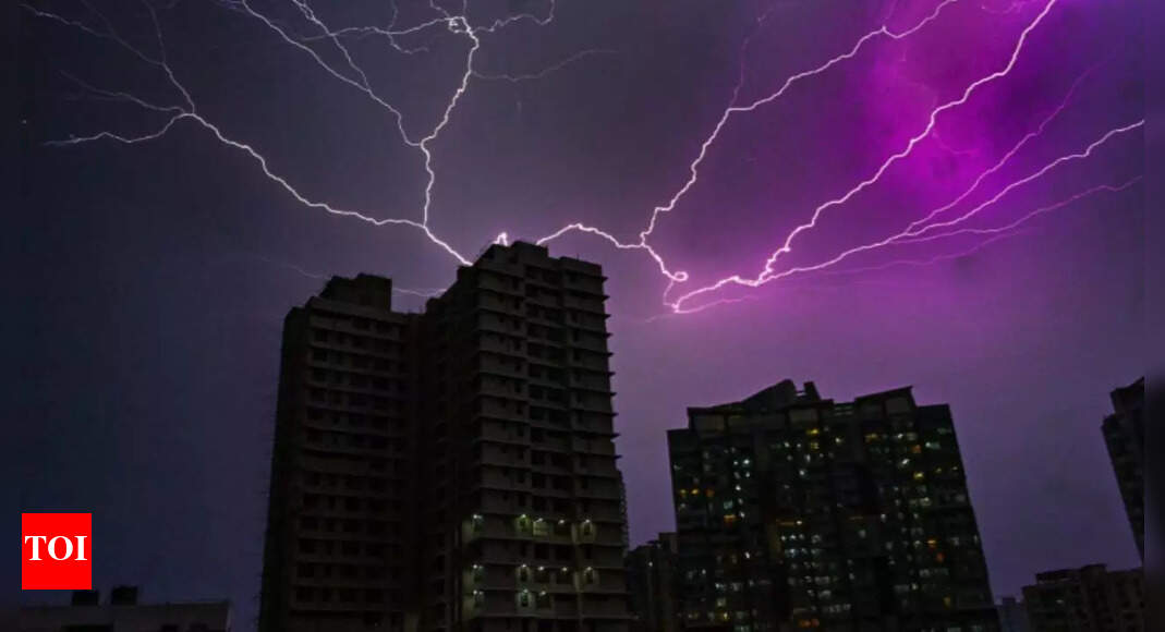 Andheri subway shut, roads flooded, traffic crawls: Rain throws Mumbai into chaos