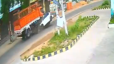 3 students dead, 1 critical in head-on collision between car and truck near Hyderabad college