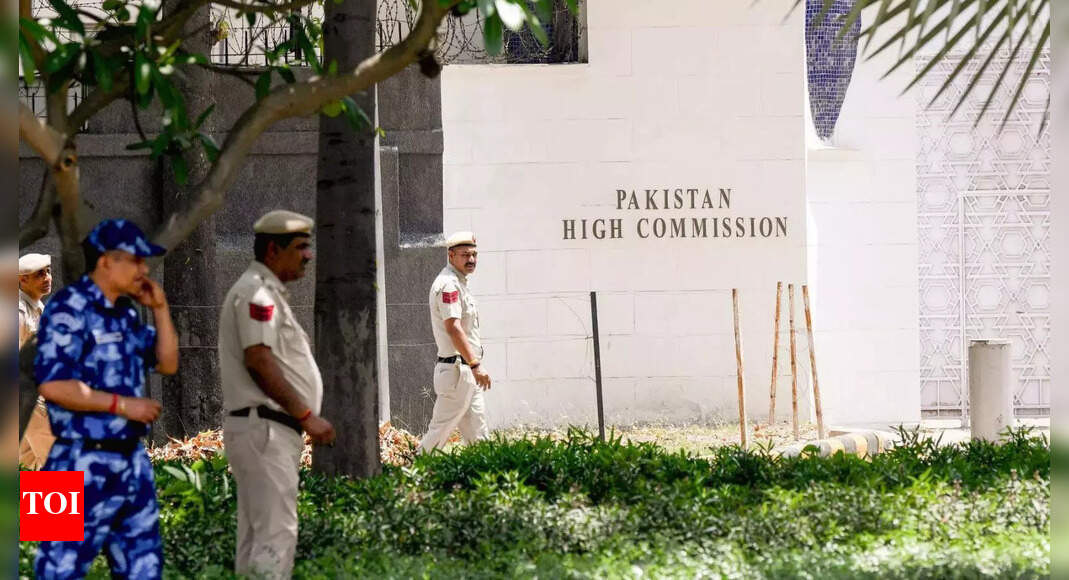 सिंदूर ऑपरेशन: भारत ने दूसरे पाकिस्तानी के आधिकारिक व्यक्ति की घोषणा की, जो कि 24 घंटे के बाद छोड़ने के लिए कहती है भारत समाचार