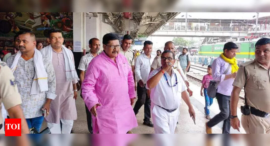 Ara MP Inspects Footbridge, Addresses Railway Concerns