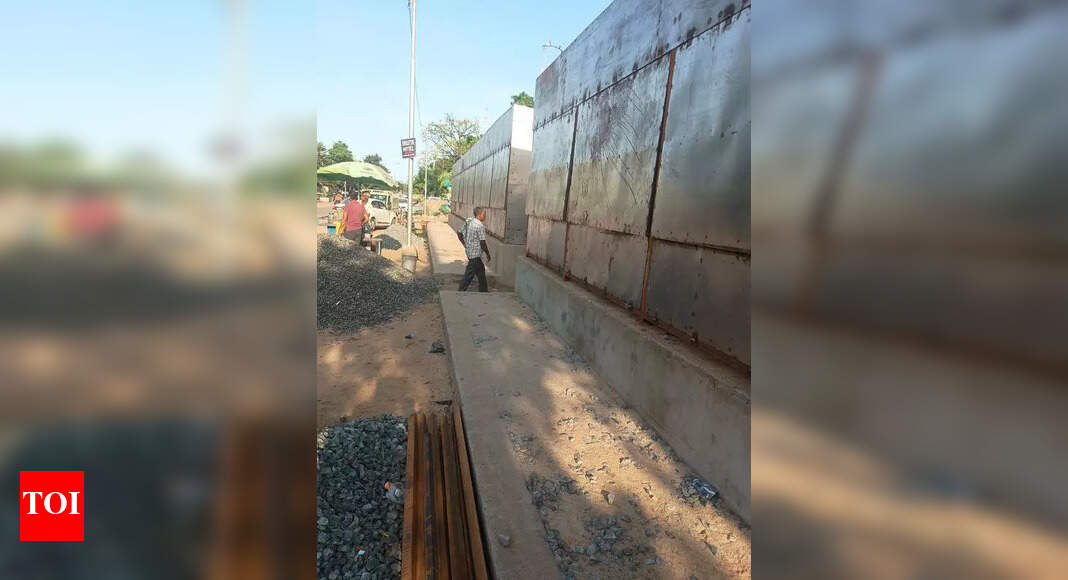 High Court Orders Halt to Vending Zone Construction