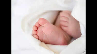 Infant dies of suffocation after drunk father sleeps on top of her