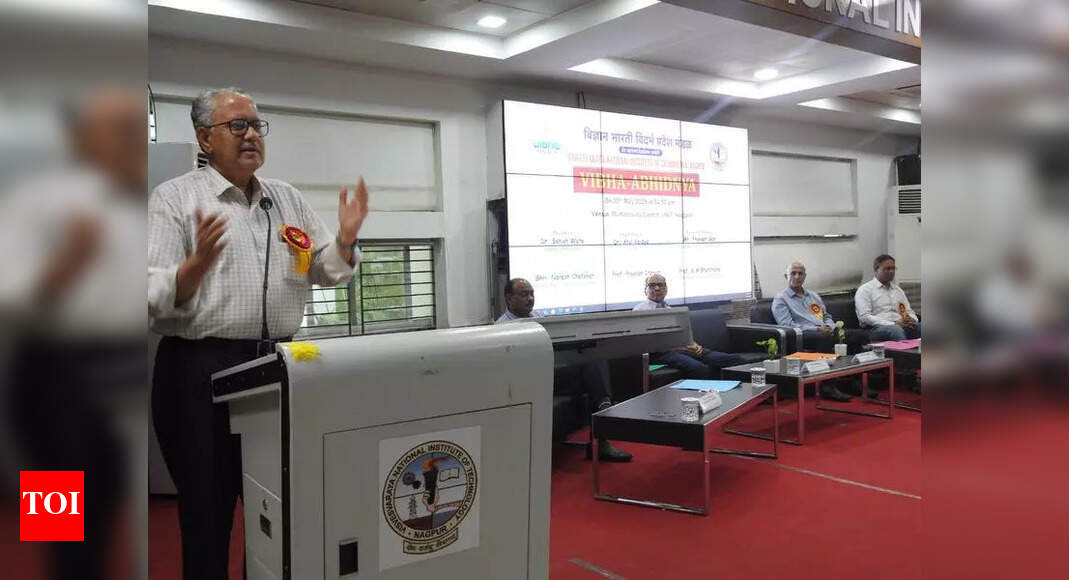 University Leaders Encourage Scientific Outlook at Workshop