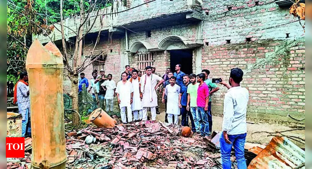 HC panel: Cops were 'inactive, absent' during 'targeted' Murshidabad attacks