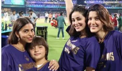  Ananya Panday, Shanaya Kapoor, Navya Nanda shower BFF love on her special day
