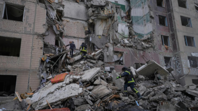 Clinging to home in the ruins of eastern Ukraine