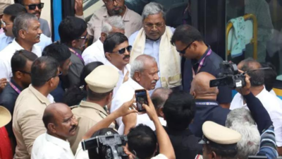 Drain narrows from 50m to 12m: Flood-hit Sai Layout residents confront CM Siddaramaiah, deputy CM Shivakumar in Bengaluru