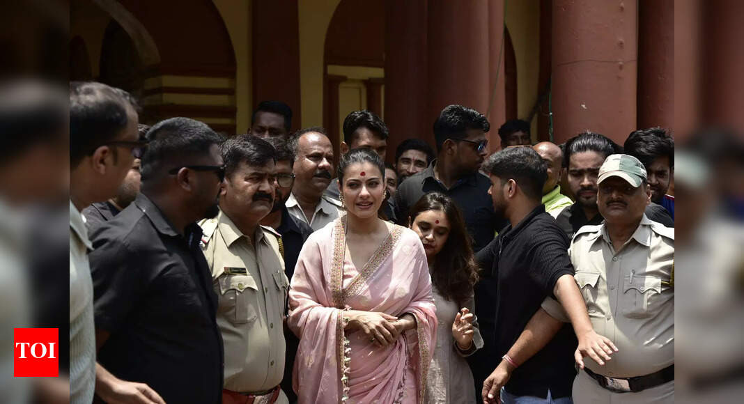 Kajol Visits Kolkata Temple for Film 'Maa' Promotion