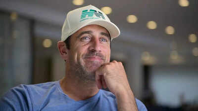 “A moron”: Aaron Rodgers rips Kamala Harris, says snubbing Joe Rogan was political suicide