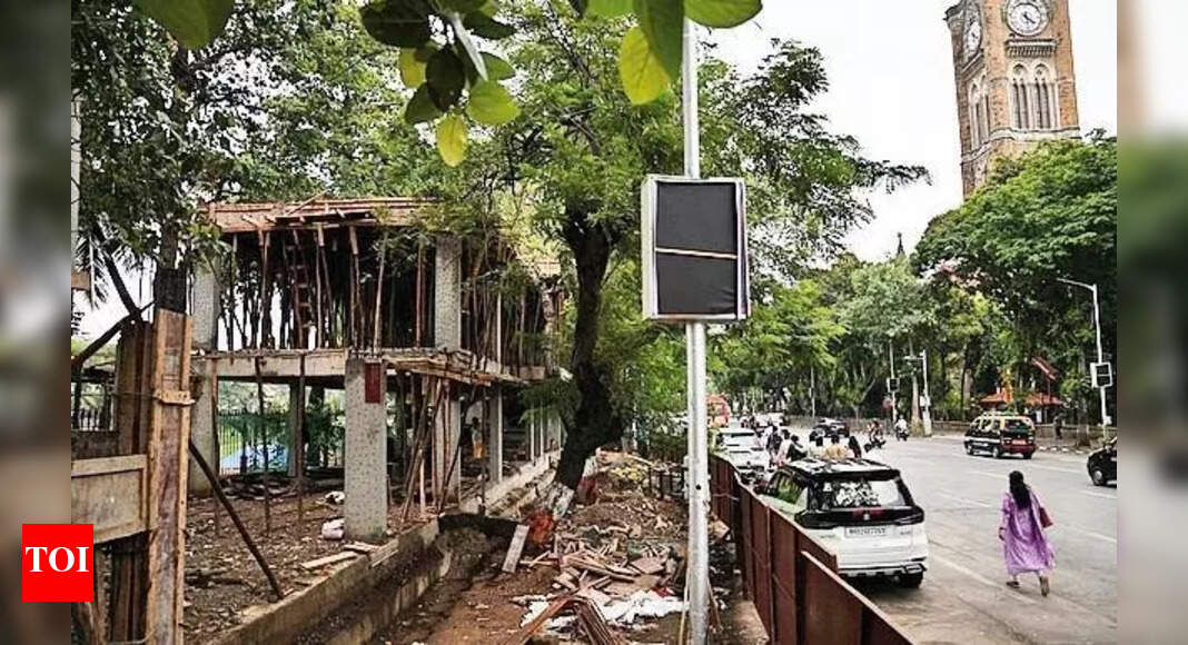 Heritage Group Objects to Toilet Block Near Oval Maidan