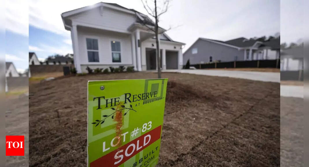 US Home Sales Dip to 15-Year Low Amid High Mortgage Rates