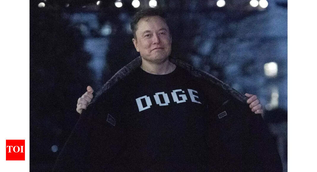 Everything changed for Elon when Trump denied Tesla CEO access to ..., says MAGA man Steve Bannon