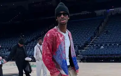 Shai Gilgeous-Alexander gifting his teammates