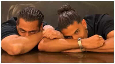Salman KhanはSuraj Pancholiとの新しいプロジェクトをからかいます。 Subakh Suraj Chamkega | – インドのタイムズ