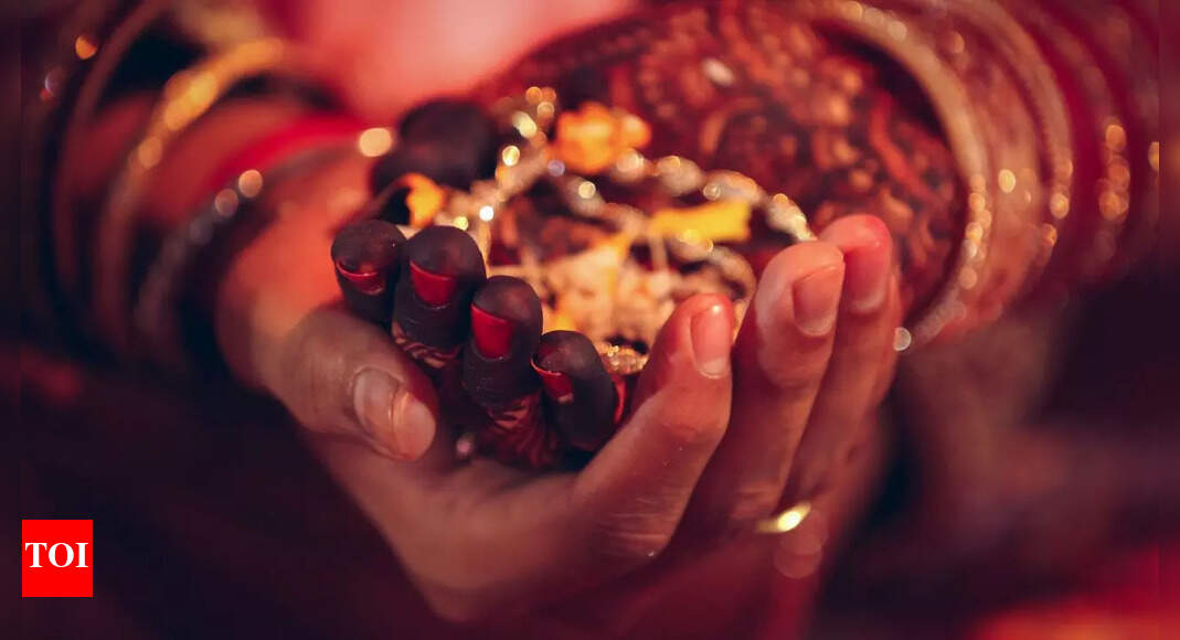 Muslim family shares wedding hall with Hindu couple as rain disrupts ceremony in Pune