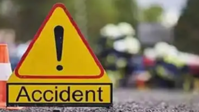 Three killed, 1 injured as car hits tree, crashes into lamp post in Bhopal