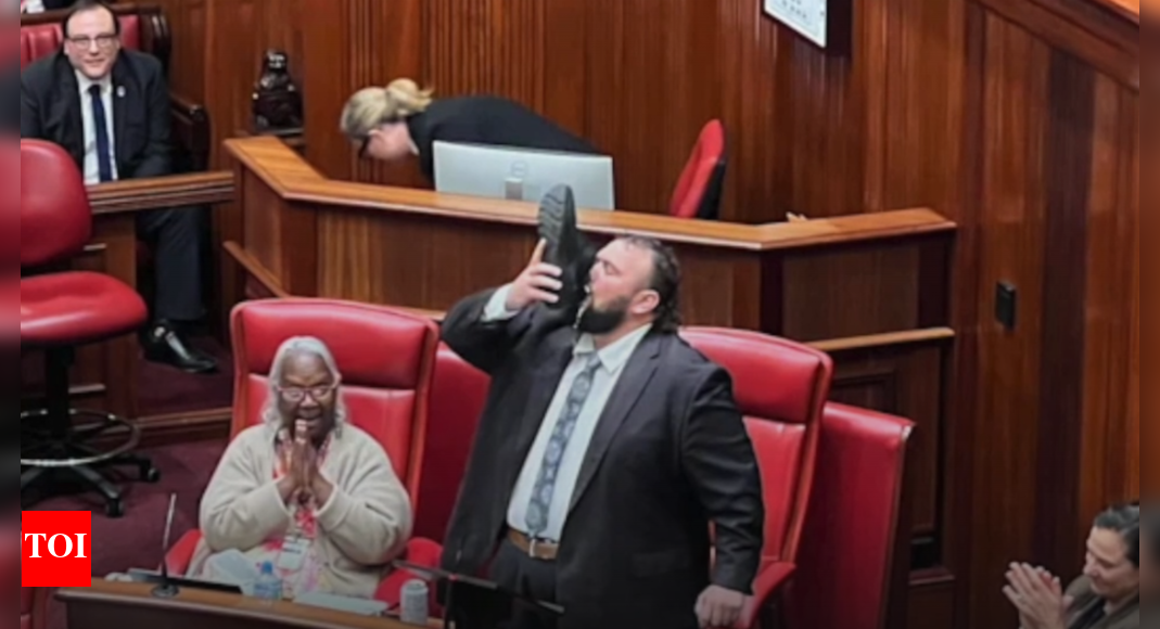 Australian MP Celebrates Farewell with 'Shoey' Tradition