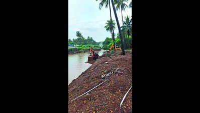 Govt begins desilting of Bicholim river