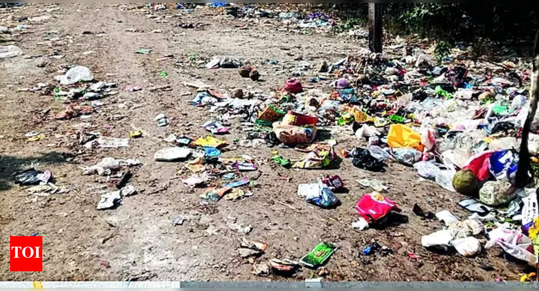 Man sleeping under tree dies as civic staff dumps garbage on him