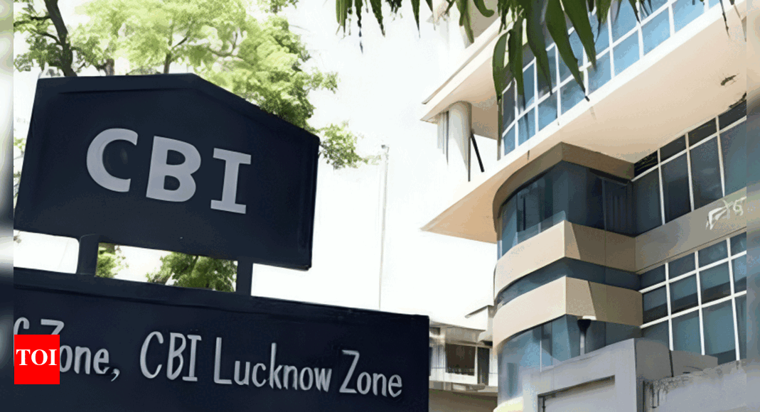 CBI officer who exposed scam shot with arrow