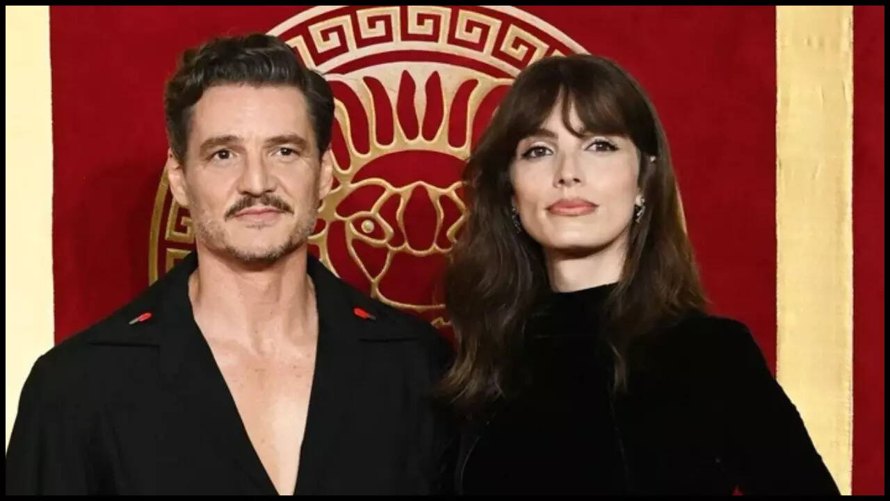 The Last of Us: Pedro Pascal's sister burst into tears after his tragic  death as Joel in - "Seeing my brother die that way, I didn't..." | - Times  of India