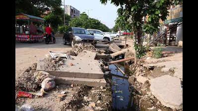 7 months after takeover, squatters & illegal parking still plague Indirapuram