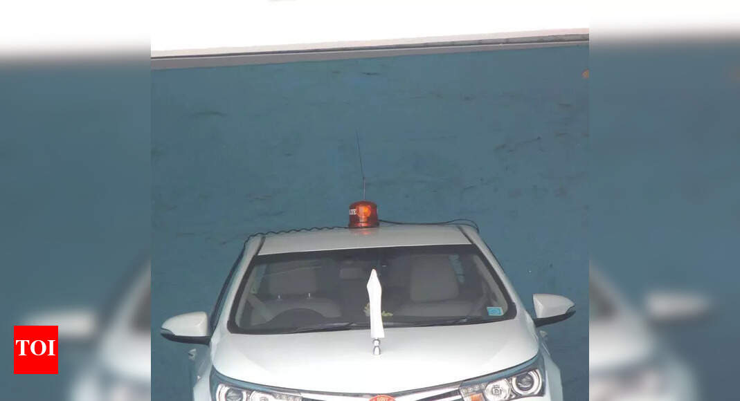 Govt. Officials Ordered to Stop Using Red Beacons on Vehicles