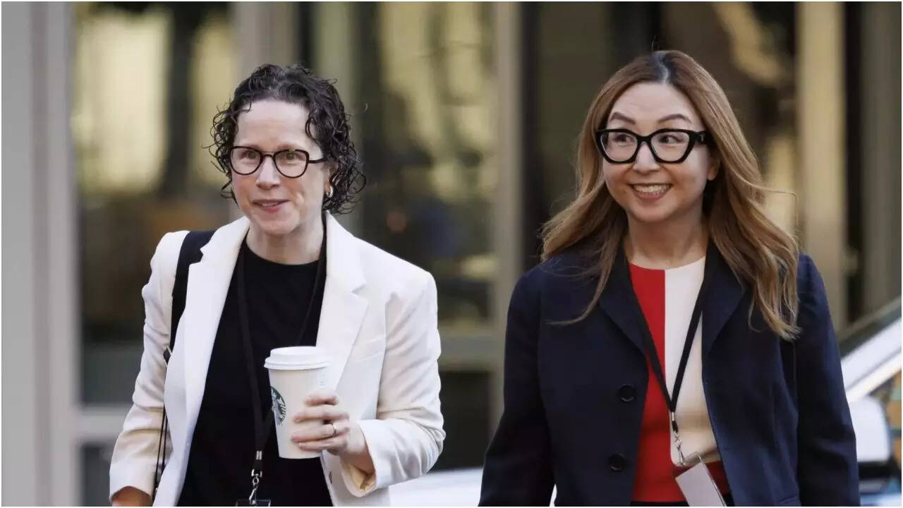 Top lawyers exit Paul, Weiss law firm after Trump deal - Times of India