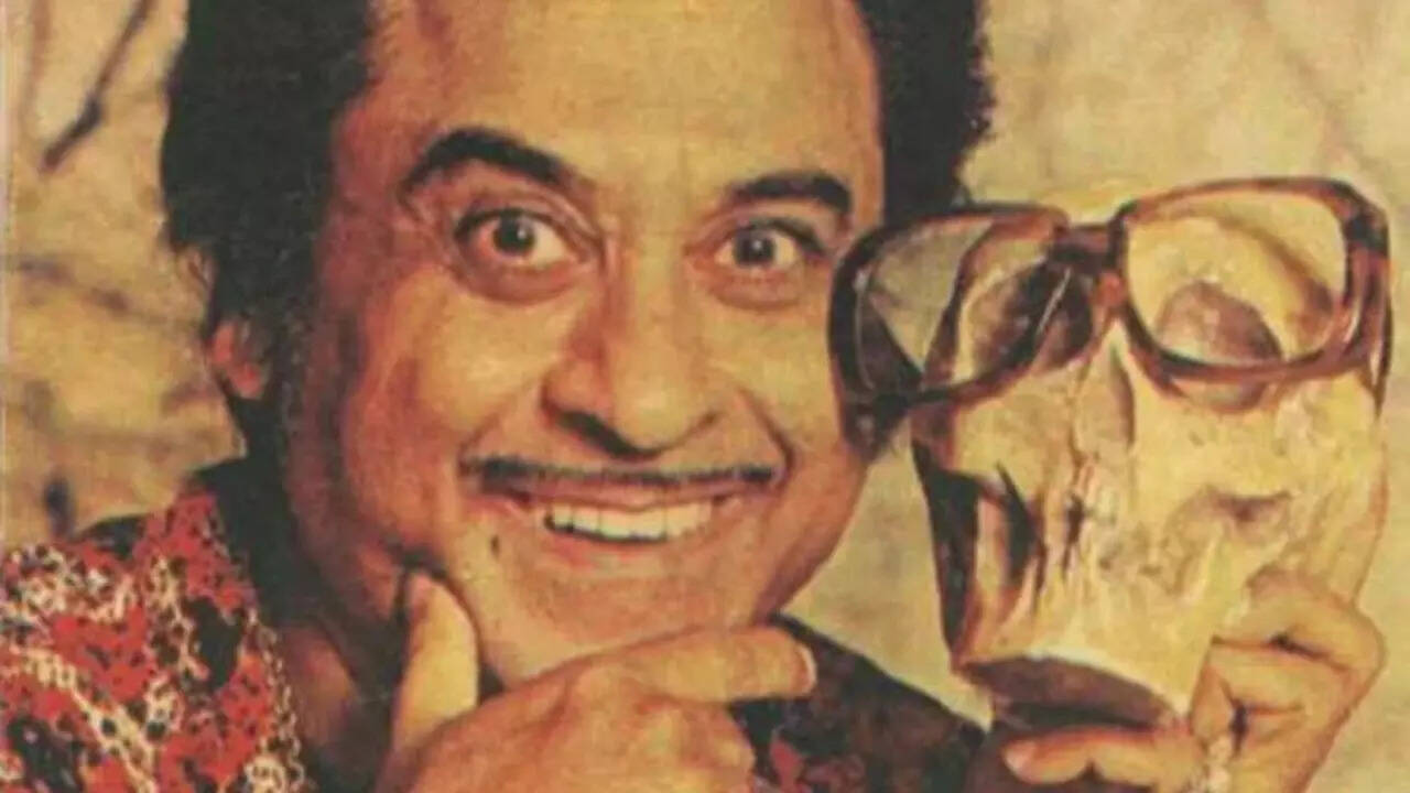 Amit Kumar reveals why his father Kishore Kumar kept skulls and bones in  their house: 'Duniya kehti mujhe pagal…' | Hindi Movie News - Times of India