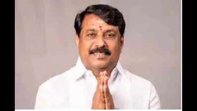 Nainar lauds Stalin for attending Niti Aayog meet; Seeman slams